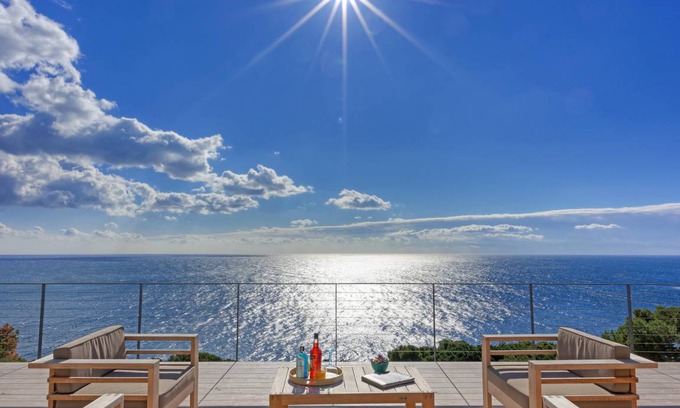 Tamariu House | 253 m² House ∙ 4 bedrooms ∙ 8 guests