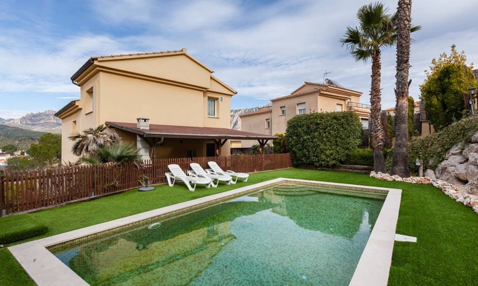 Collbato House | 260 m² House ∙ 4 bedrooms ∙ 8 guests