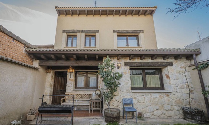 Turrubuelo House | 270 m² House ∙ 5 bedrooms ∙ 10 guests