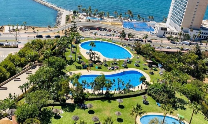 Torrequebrada House | 3 Bedroom Summer House Duplex - 5min from Beach, w/Pools on El Coloso