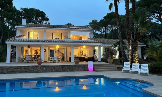 Palamos Villa | 300 m² Villa ∙ 7 bedrooms ∙ 12 guests