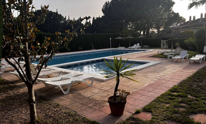 Petrer House | 300 m² House ∙ 2 bedrooms ∙ 4 guests