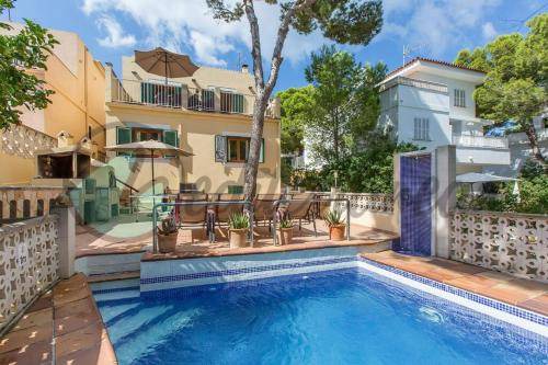 El Toro House | 300 m² House ∙ 4 bedrooms ∙ 8 guests