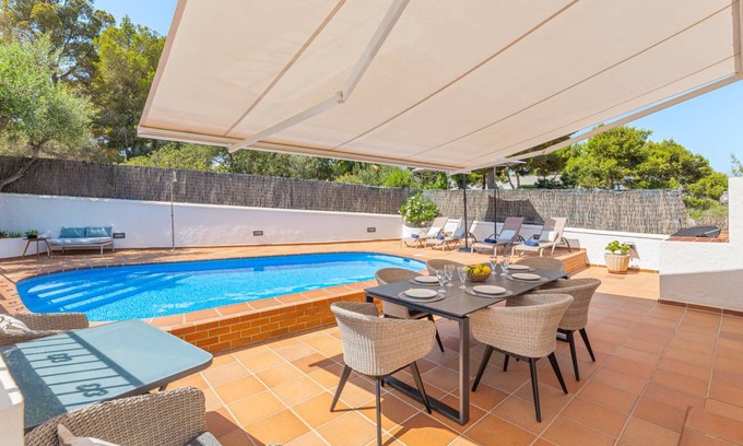 Palmanova House | 300 m² House ∙ 6 bedrooms ∙ 12 guests