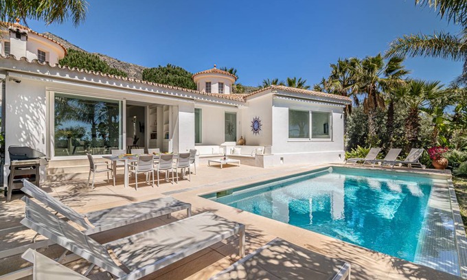 Benalmadena Villa | 300 m² Villa ∙ 6 bedrooms ∙ 12 guests