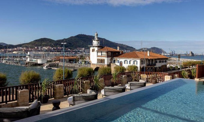 Algorta Hotel | 32 m² Hotel ∙ 10 guests