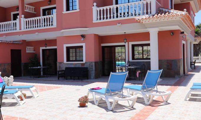 Los Cristianos Villa | 320 m² Villa ∙ 5 bedrooms ∙ 10 guests