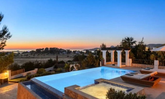 Cala de Bou Villa | 346 m² Villa ∙ 4 bedrooms ∙ 8 guests
