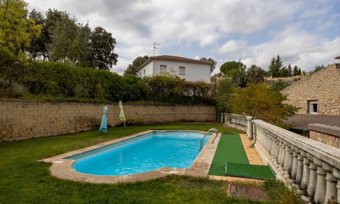 Burgohondo House | 380 m² House ∙ 10 bedrooms ∙ 28 guests