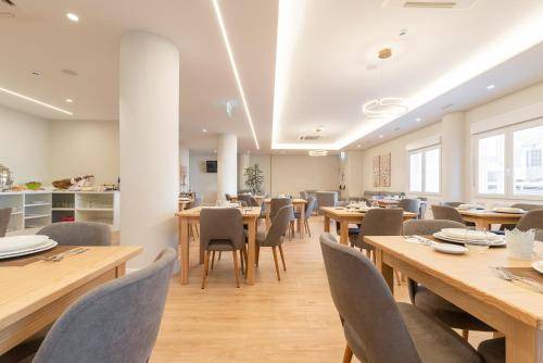 San Cibrao Das Vinas Hotel | 40 m² Hotel ∙ 8 guests