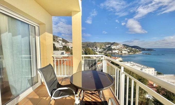 Almadraba-Canyelles Apartment | 40 m² Apartment ∙ 1 bedroom ∙ 4 guests