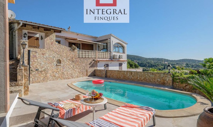 Vall-Llobrega House | 416 m² House ∙ 6 bedrooms ∙ 13 guests