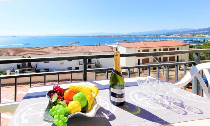 Almadraba-Canyelles Apartment | 42 m² Apartment ∙ 1 bedroom ∙ 4 guests