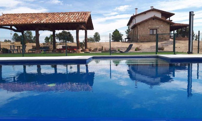 Villanueva De La Vera Bed & Breakfast | 420 m² Bed and breakfast ∙ 7 bedrooms ∙ 16 guests