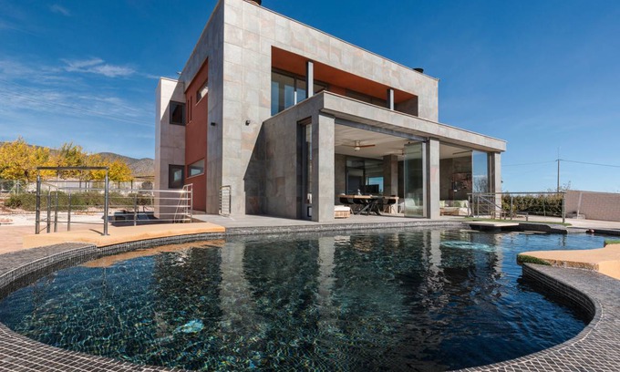 Caravaca de la Cruz Ski Chalet | 450 m² Chalet ∙ 3 bedrooms ∙ 8 guests