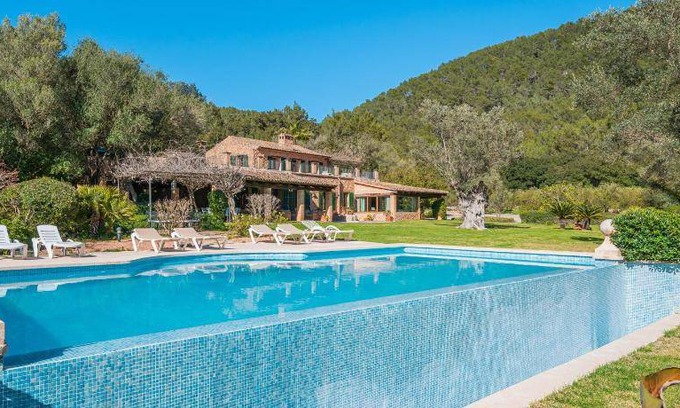 Esporles Villa | 450 m² Villa ∙ 6 bedrooms ∙ 11 guests
