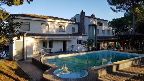 Caldes de Montbui House | 500 m² House ∙ 7 bedrooms ∙ 16 guests