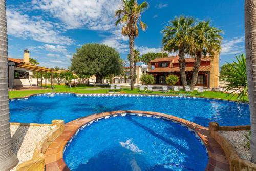 Catral Villa | 500 m² Villa ∙ 7 bedrooms ∙ 18 guests