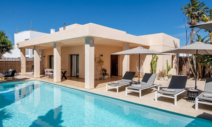Santa Eulalia del Rio House | 516 m² House ∙ 2 bedrooms ∙ 4 guests