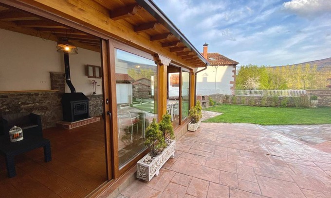 Salces House | 550 m² House ∙ 8 bedrooms ∙ 18 guests
