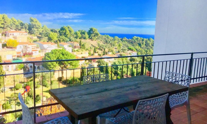 Canyelles Apartment | 60 m² Apartment ∙ 2 bedrooms ∙ 5 guests