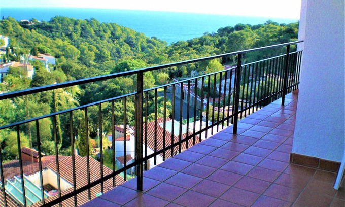 Canyelles Apartment | 60 m² Apartment ∙ 2 bedrooms ∙ 4 guests