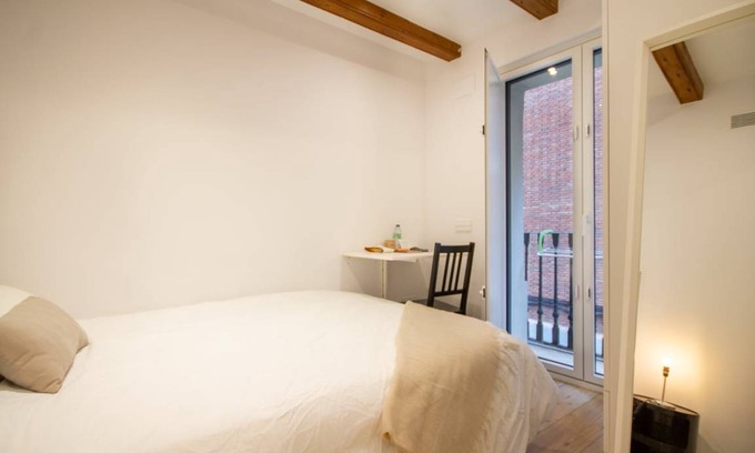 El Poble-sec Resort | 60 m² Private room ∙ 1 bedroom ∙ 2 guests