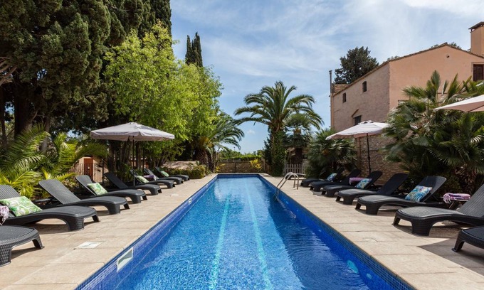 Vilanova I la Geltru Villa | 600 m² Villa ∙ 25 bedrooms ∙ 40 guests