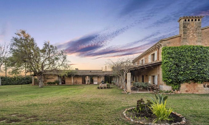 Sa Creu Vermella House | 600 m² House ∙ 12 bedrooms ∙ 12 guests