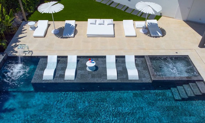 Alella Villa | 600 m² Villa ∙ 5 bedrooms ∙ 11 guests