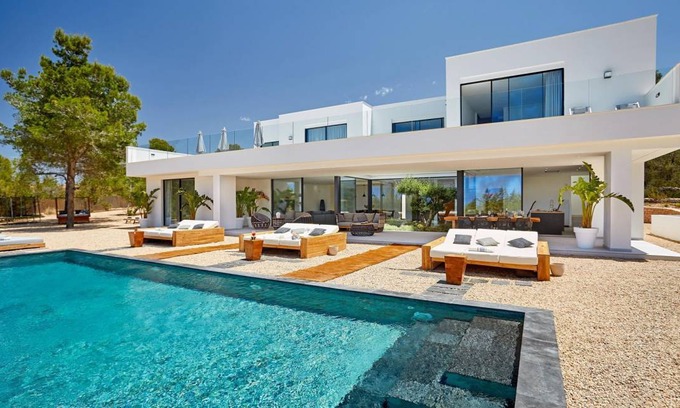 Sant Antoni de Portmany Villa | 620 m² Villa ∙ 7 bedrooms ∙ 14 guests