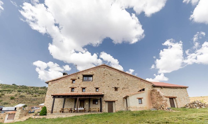 Allepuz House | 650 m² House ∙ 4 bedrooms ∙ 13 guests