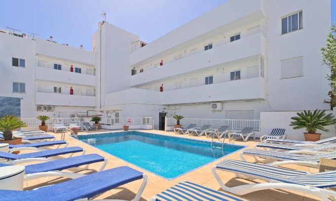 Sant Antoni de Portmany Apartment | 70 m² Serviced apartment ∙ 2 bedrooms ∙ 5 guests