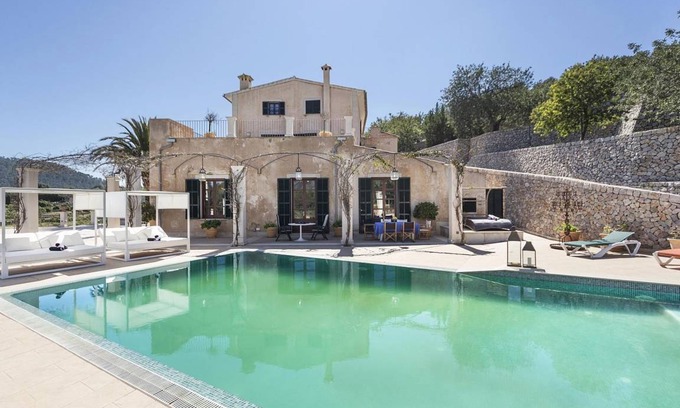 Calvia Villa | 700 m² Villa ∙ 6 bedrooms ∙ 12 guests