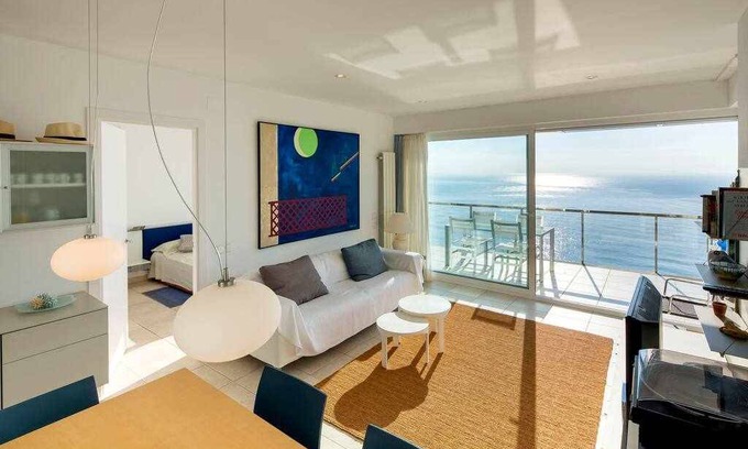 Sant Feliu de Guixols Apartment | 78 m² Apartment ∙ 3 bedrooms ∙ 4 guests