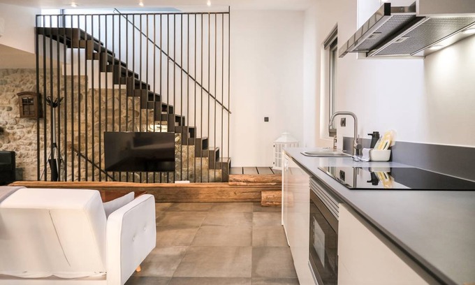 Besalu Apartment | 81 m² Apartment ∙ 1 bedroom ∙ 3 guests
