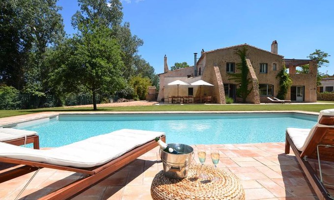 Cruilles Villa | 850 m² Villa ∙ 6 bedrooms ∙ 16 guests