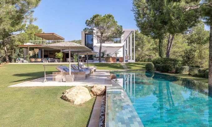 Sant Joan de Labritja Villa | 894 m² Villa ∙ 8 bedrooms ∙ 16 guests