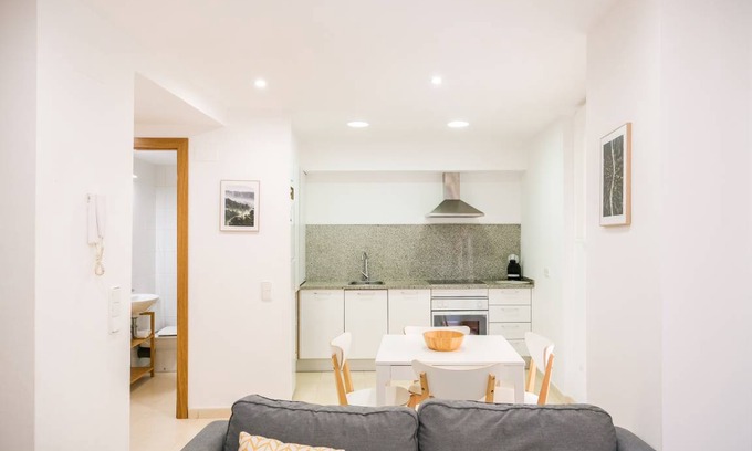 Besalu Apartment | 90 m² Apartment ∙ 2 bedrooms ∙ 4 guests