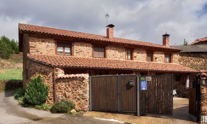 Benllera House | 90 m² House ∙ 2 bedrooms ∙ 4 guests