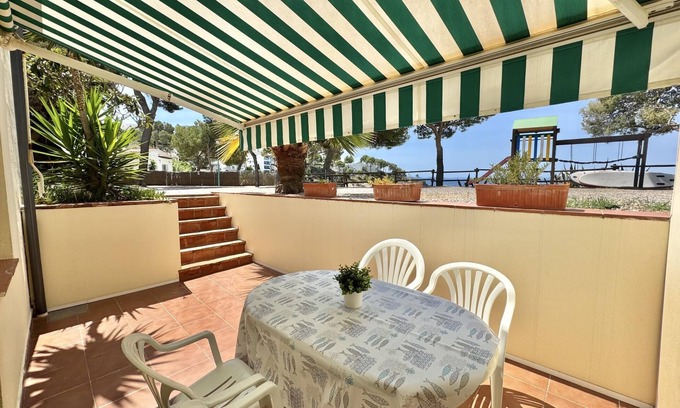 Almadraba-Canyelles Apartment | A22. Nice apartment in front of the beach with parking