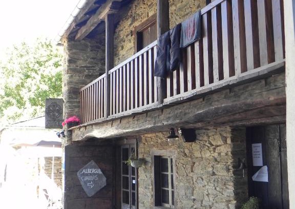 Triacastela Hostel | Albergue Atrio