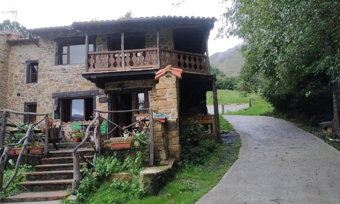 Lavin Hostel | Albergue De Soba