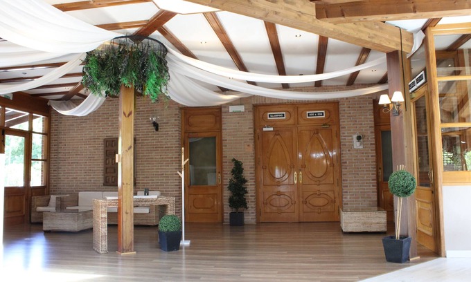 Puente La Reina Hostel | Albergue Jakue - Hostel