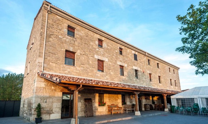 Tardajos Hostel | Albergue turístico "La Fábrica"