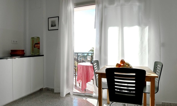 Malaga-Este Apartment | Apart. 3, Casa Malaga with sea views & balcony