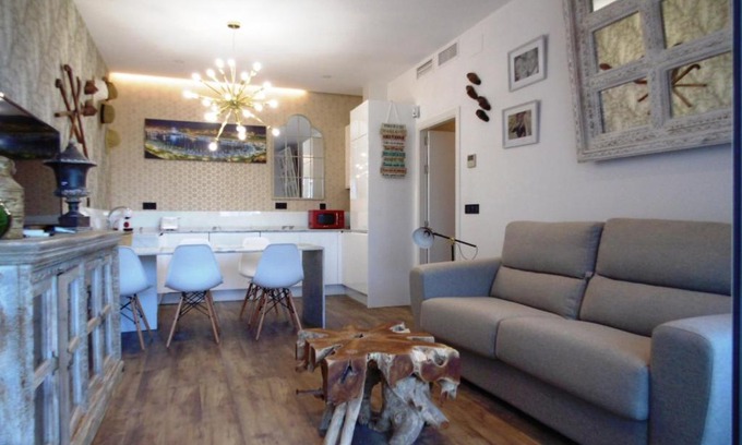 Carihuela Apartment | Apartamentos LOLA y MANUELA en primera línea playa Carihuela con excelente Terraza-jardin de 80 m2 frente al Mar con aparcamiento privado Ideal para descansar oyendo las olas del Mar