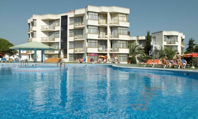 Lloret de Mar Condo | Apartement with pool and air conditioning