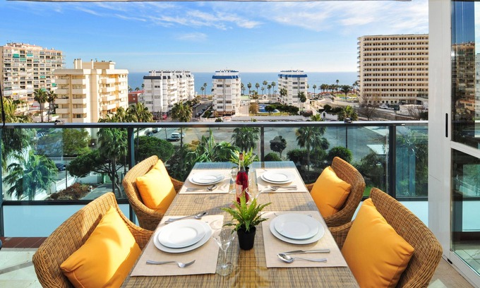 Torrequebrada Apartment | Apartment at 200 meters from the beach! Sea view. And communal pool.