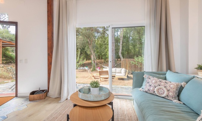 Can Carbonell House | Apartment 'Bacom House' with garden in the forest